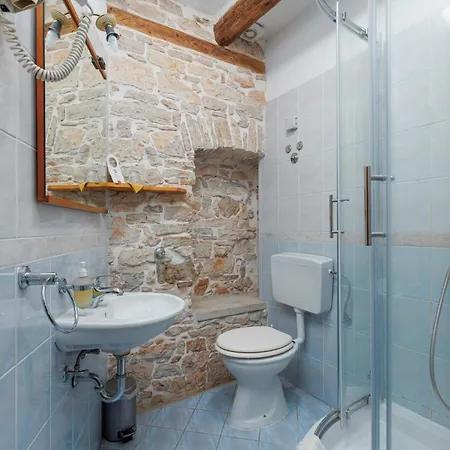 Kastel Pansion Gostinjska kuća 3*