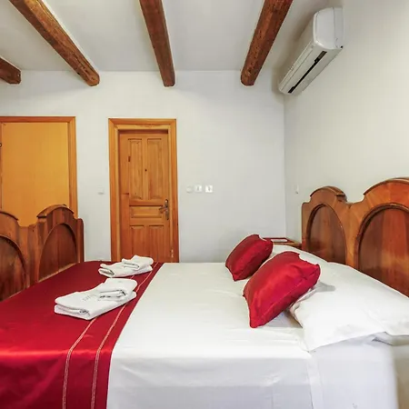 Kastel Pansion 3*