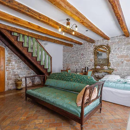 Πανσιόν Kastel Pansion 3*