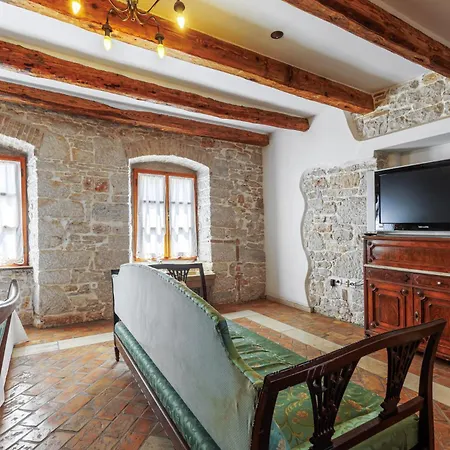 Kastel Pansion 3*