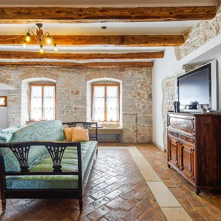 Kastel Pansion Πανσιόν Kaštelir