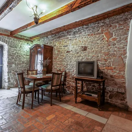 Kastel Pansion Gostinjska kuća