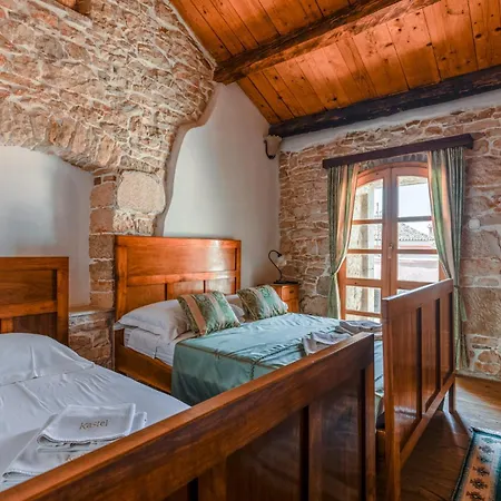 Kastel Pansion 3*